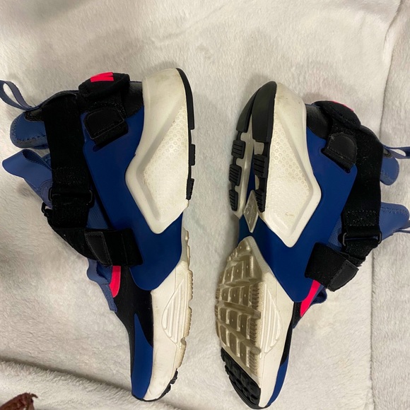 Women’s Nike Air Huarache - Picture 2 of 4